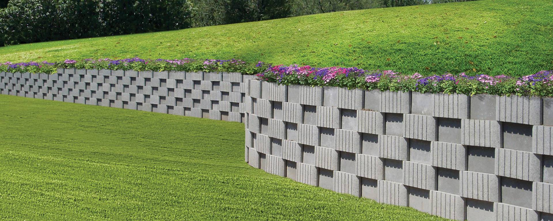استفاده از دیوار سبز در حیاط